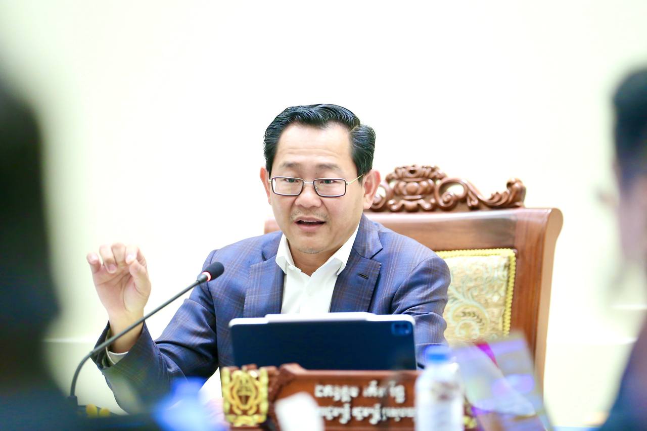 «រដ្ឋមន្ត្រីក្រសួងយុត្តិធម៌ អញ្ជើញដឹកនាំកិច្ចប្រជុំត្រួតពិនិត្យ និងតាមដានអំពីវឌ្ឍនភាពការងារក្នុងយុទ្ធនាការត្រួតពិនិត្យ និងដោះស្រាយភាពមិនប្រក្រតីនៅតាមតុលាការ ព្រមទាំងវឌ្ឍនភាពការងារក្នុងការរៀបចំតុលាការពាណិជ្ជកម្ម»
