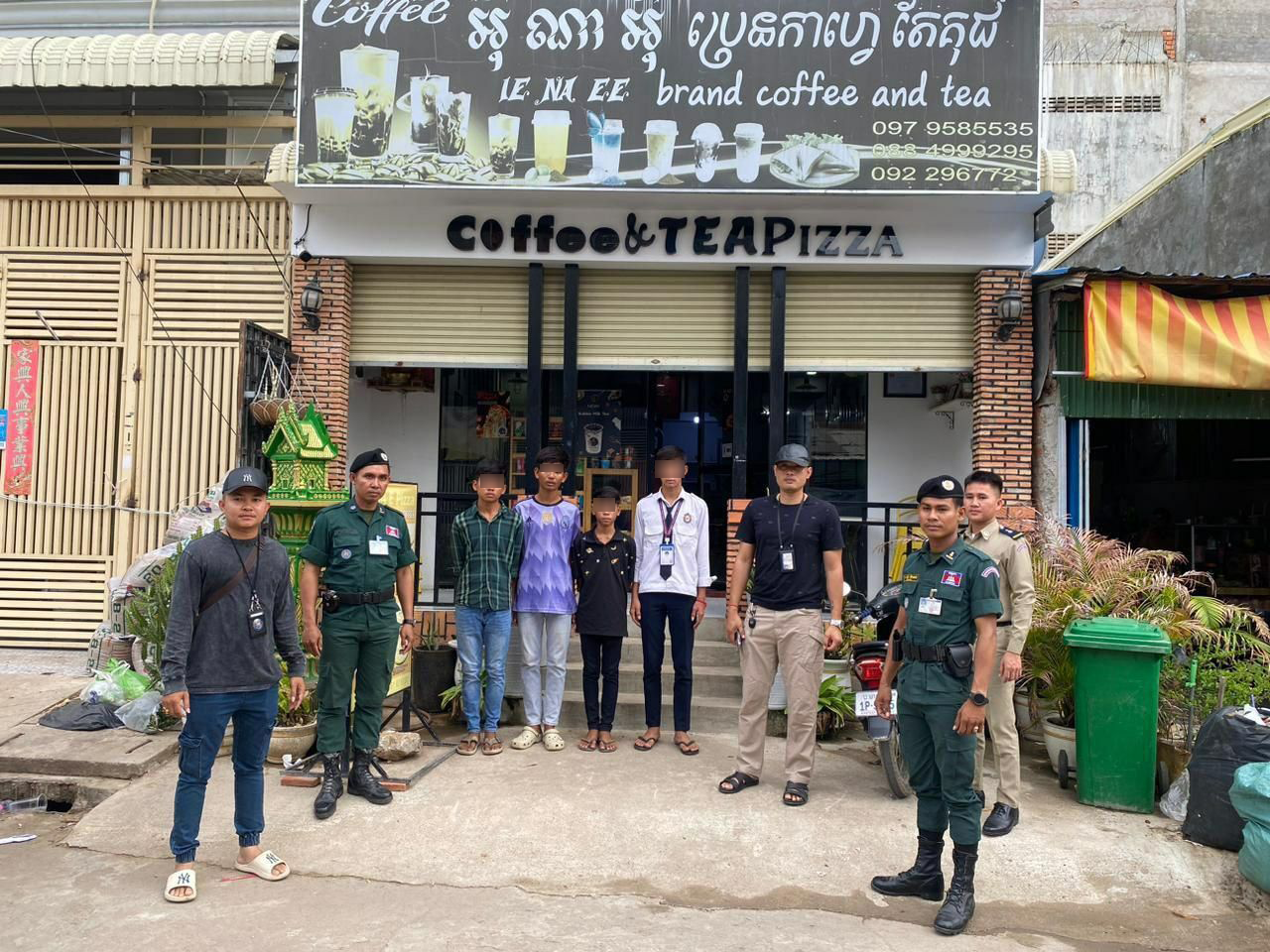 សិស្សសាលា៤នាក់ដែលជួបជុំគ្នាជក់បារីក្នុងហាងកាហ្វេ ត្រូវនគរបាលក្រុងប៉ោយប៉ែត ឃាត់ខ្លួនធ្វើការអប់រំ