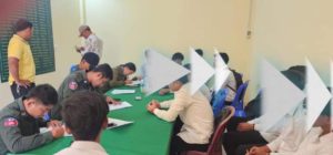 សមត្ថកិច្ច ចេញល្បាតនិងចុះណែនាំអប់រំដល់សិស្សដែលប្រមូលផ្តុំគ្នាមិនចូលរៀន ១៣ នាក់ មកអធិការដ្ឋាននគរបាលស្រុកកំពង់រោទិ៍ ដើម្បីធ្វើការ អប់រំ