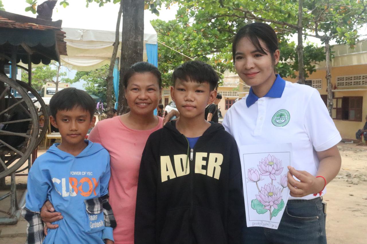 កីឡាការិនី ស្រួង ភាវី អញ្ជើញក្រុមគ្រូពេទ្យកូរ៉េ ចុះព្យាបាល ពិនិត្យមាត់ធ្មេញ និងព្យាបាលជំងឺជូនកុមារកំព្រា នៅអង្គការពន្លឺអនាគត