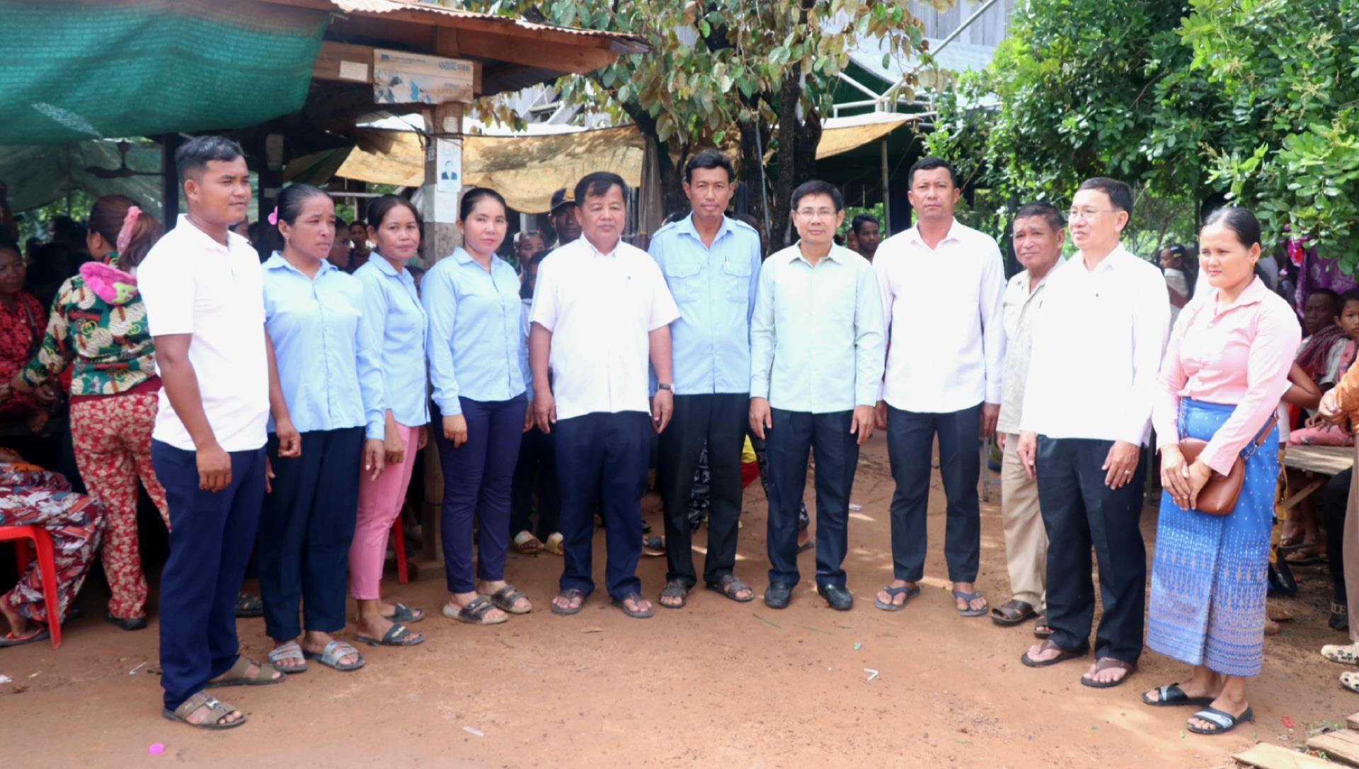 រដ្ឋមន្ត្រីក្រសួងអប់រំ ចាត់តំណាងនាំថវិកាមួយចូលរួមបុណ្យសពកុមាររីរងគ្រោះ ដោយសារលិចទូកចម្លង ក្រោយចេញពីសាលារៀន នៅស្រុកប្រាសាទសំបូរ