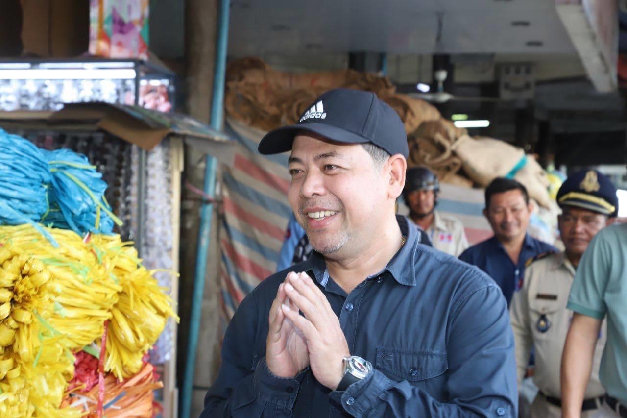 គណៈបញ្ជាការឯកភាពរដ្ឋបាលខណ្ឌ៧មករា ចុះរៀបចំសណ្ដាប់ធ្នាប់សារធារណៈ នៅជុំវិញបរិវេណផ្សារអូរឫស្សី