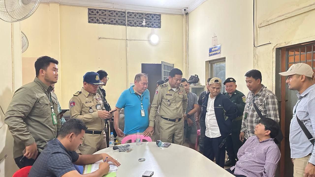 អ្នកនាំពាក្យរងក្រសួងមហាផ្ទៃ បញ្ជាក់អំពីមូលហេតុដែលសមត្ថកិច្ចមិនវ៉ៃខ្នោះភ្លាមៗលើ ឧកញ៉ា ស្រី ស៊ីណា ដែលជាខ្មាន់កាំភ្លើងក្នុងការបាញ់សម្លាប់មនុស្សដូចបាញ់សត្វចាបនៅខណ្ឌច្បារអំពៅ