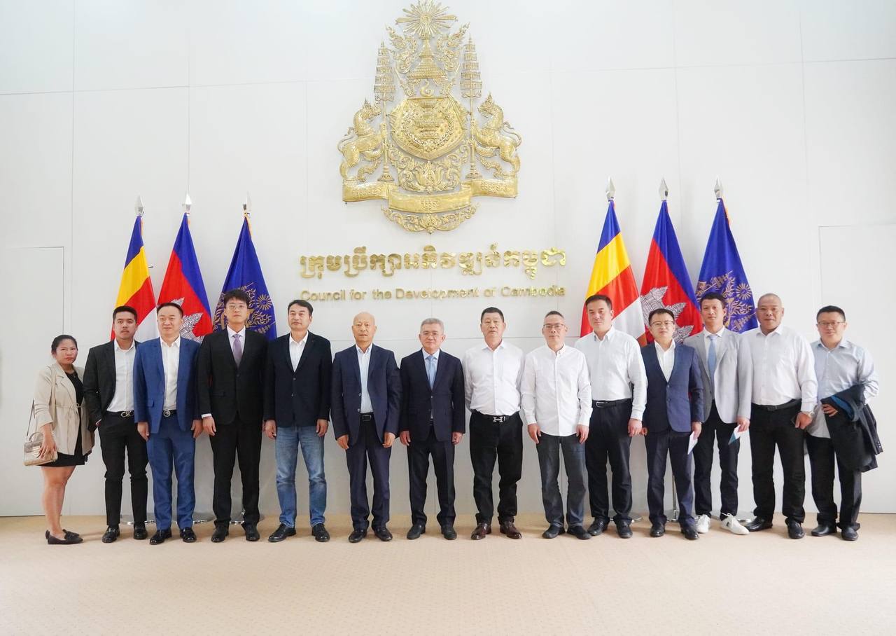 អគ្គលេខាធិការគណៈកម្មាធិការវិនិយោគកម្ពុជារួមជាមួយសហការីបានទទួលជួបពិភាក្សាការងារជាមួយគណៈប្រតិភូក្រុមហ៊ុនចិនចំនួន ១១