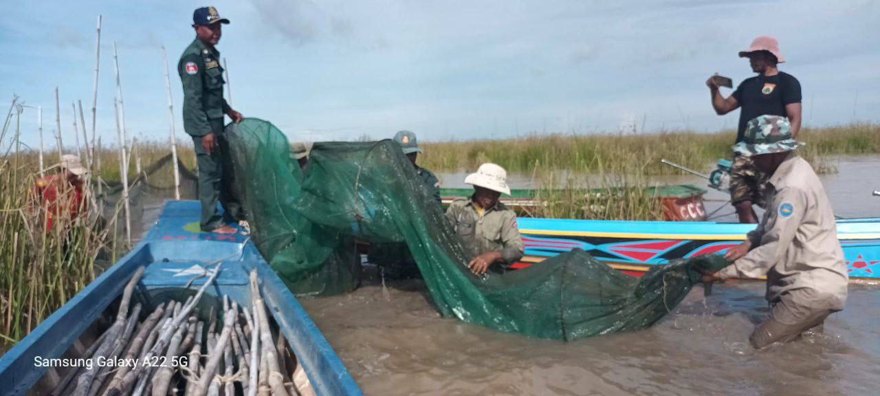 កម្លាំងសមត្ថកិច្ចចម្រុះចុះប្រតិបត្តិការត្រួតពិនិត្យ ទប់ស្កាត់ និងបង្រ្កាបបទល្មើសជលផលលើផ្ទៃបឹងទន្លេសាប នៅស្រុកកណ្ដៀង