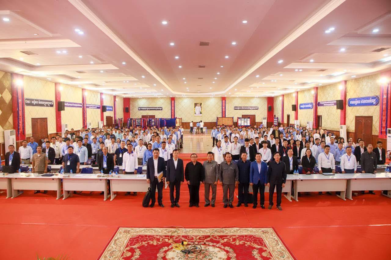 ទេសរដ្ឋមន្ត្រី ស្វាយ ស៊ីថា ណែនាំដល់មន្ត្រីព័ត៌មាន និងក្រុមយុវជនបណ្តាញសង្គម រួមគ្នាក្នុងការប្រឆាំងព័ត៌មានក្លែងក្លាយ និងព័ត៌មានបំពុលសង្គមដែលបង្កើតដោយបច្ចេកវិទ្យាបញ្ញាសិប្បនិម្មិត (AI)