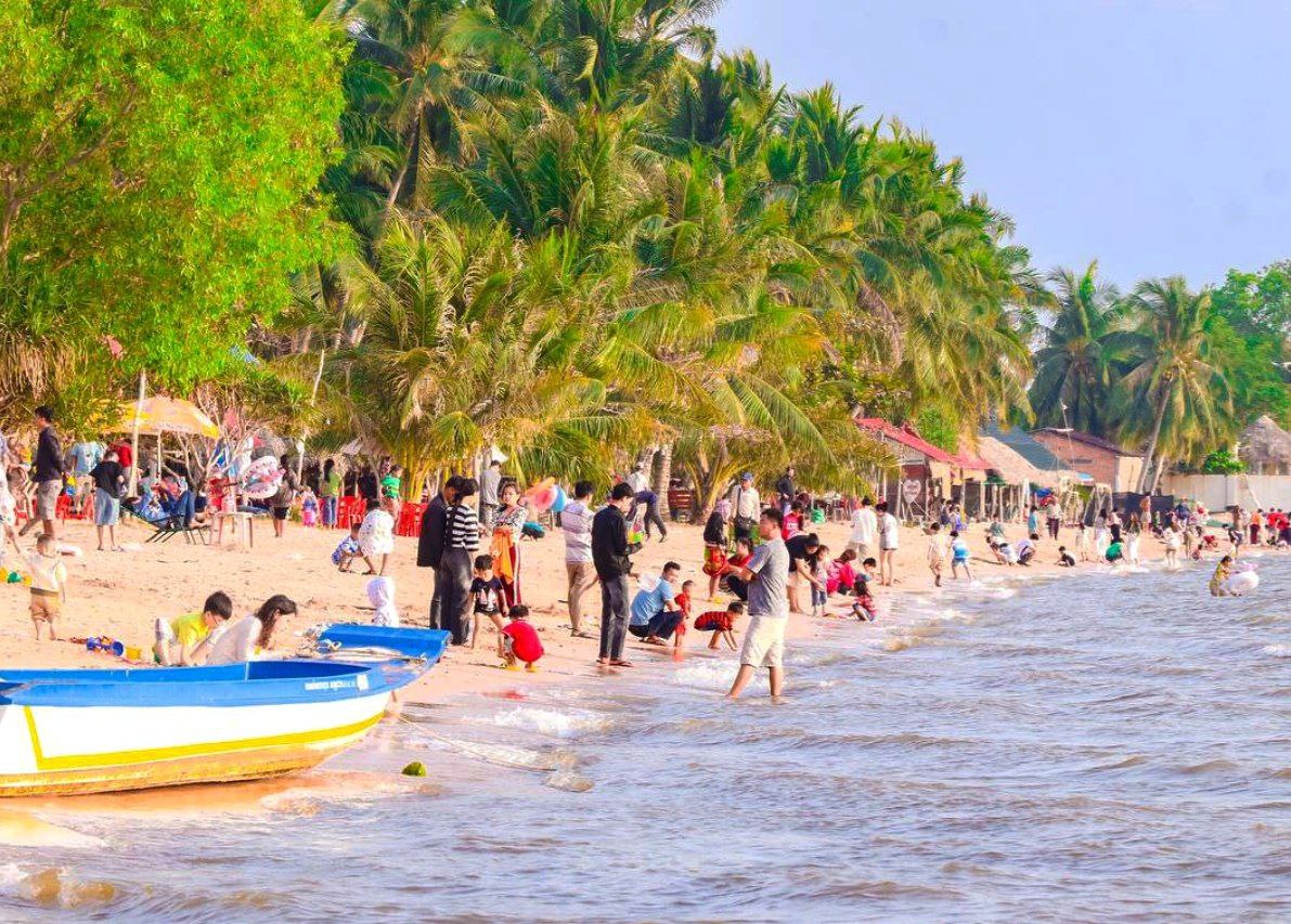 ភ្ញៀវទេសចរណ៍ជាតិ និងភ្ញៀវទេសចរណ៍អន្តជាតិ បានមកលេងកម្សាន្តខេត្តកែប ប្រមាណជិត ៣ មុីននាក់ នាថ្ងៃបុណ្យចូលឆ្នាំចិន
