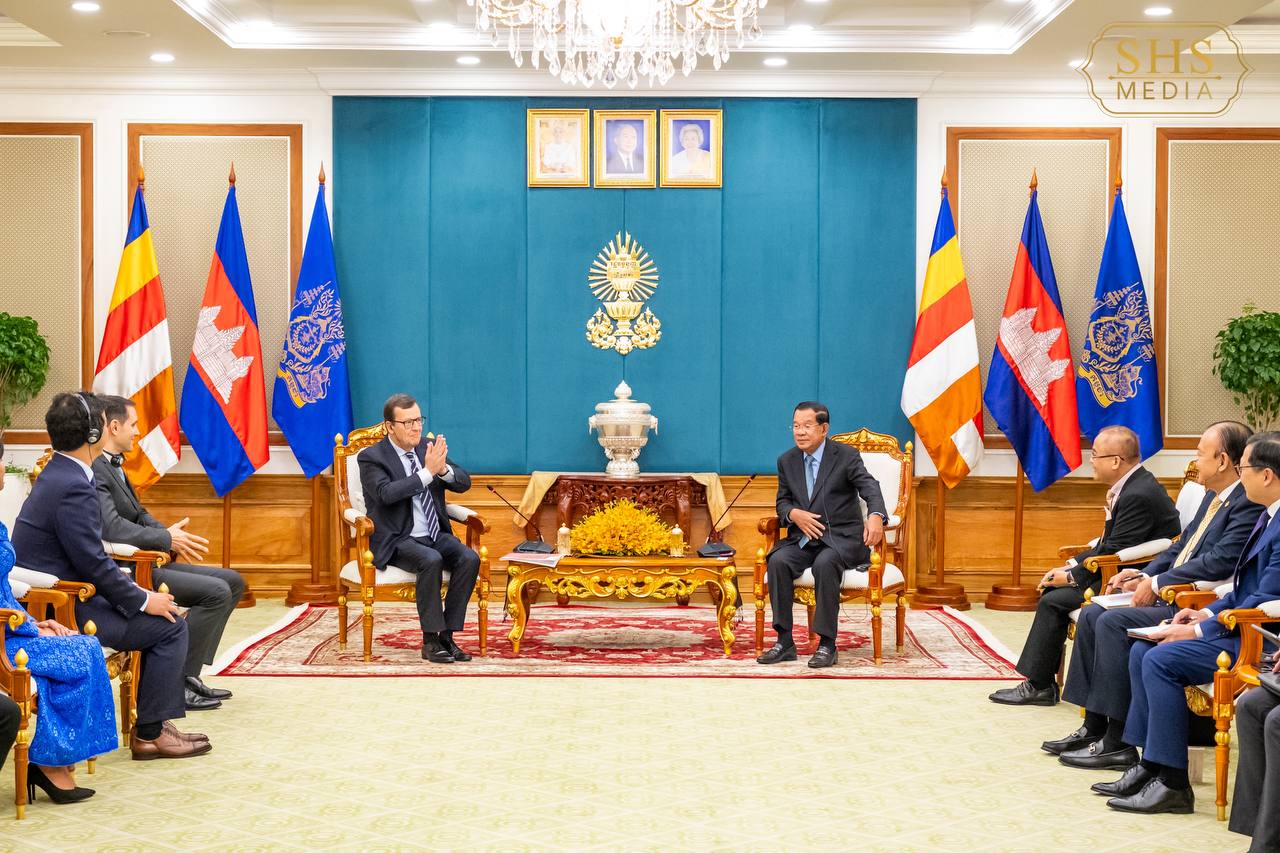 សម្តេចតេជោប្រធានព្រឹទ្ធសភាកម្ពុជា អនុញ្ញាតឱ្យអគ្គនាយក និងជានាយកប្រតិបត្តិក្រុមហ៊ុន JT  international ចូលជួបសម្ដែងការគួរសម