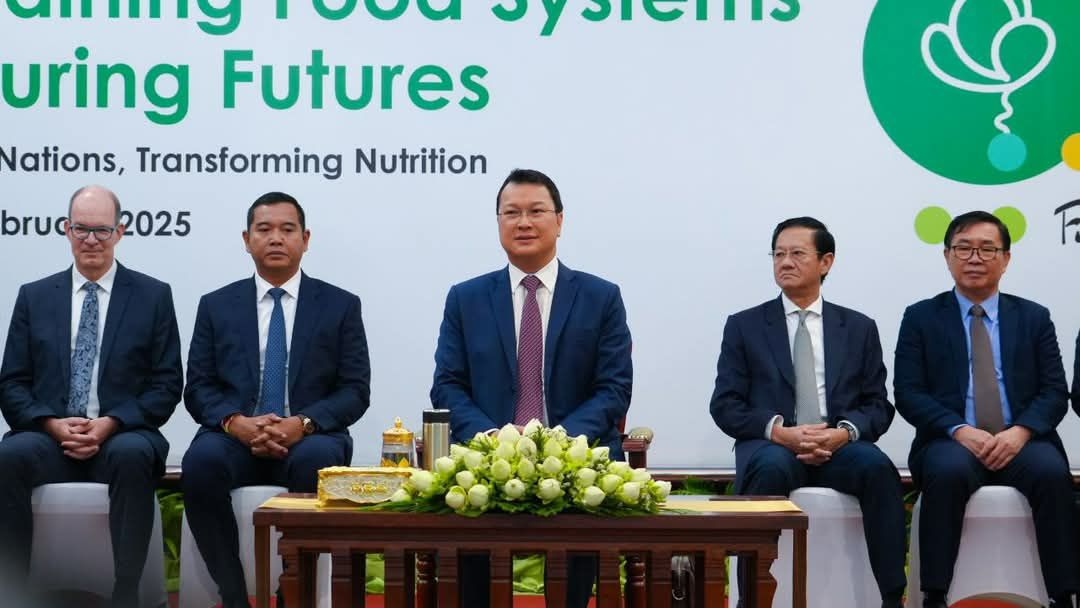 ឯកឧត្តម ឌិត ទីណា អញ្ជើញជាអធិបតីក្នុងពិធីបើកវេទិកាអនាគតស្តីពី និរន្តរភាពប្រព័ន្ធ ស្បៀង អាហារ-ធានាអនាគត ស្ពានឆ្លងប្រទេស ផ្លាស់ប្តូរអាហារូបត្ថម្ភ”នៅខេត្តសៀមរាប
