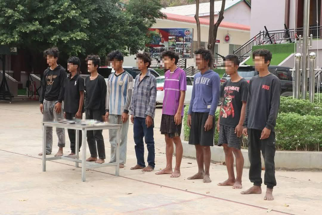 អាវុធហត្ថខេត្តបញ្ជូនក្មេងទំនើង៩នាក់ទៅសាលាដំបូងខេត្តករណីកាន់កាប់ ឬដឹកជញ្ជូនអាវុធដោយគ្មានការអនុញ្ញាត