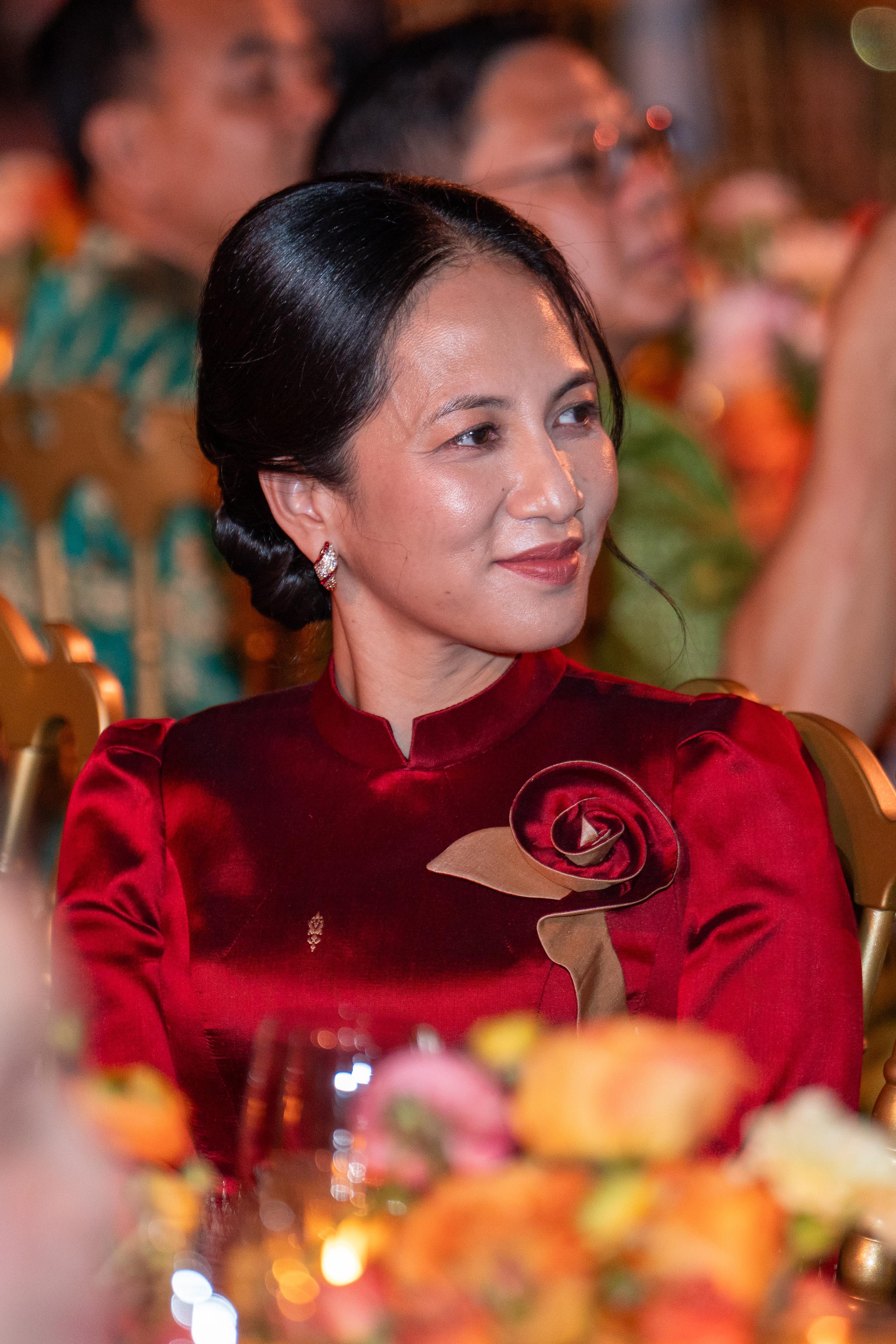 លោក Jean-Christophe Babin នាយកប្រតិបត្តិក្រុមហ៊ុន BVLGARI បានសម្តែងនូវការកោតសរសើរ និងអរគុណជាពិសេសដល់លោកជំទាវបណ្ឌិត ពេជ ចន្ទមុន្នី ហ៊ុនម៉ាណែត ជាស្ត្រីទី១របស់កម្ពុជា
