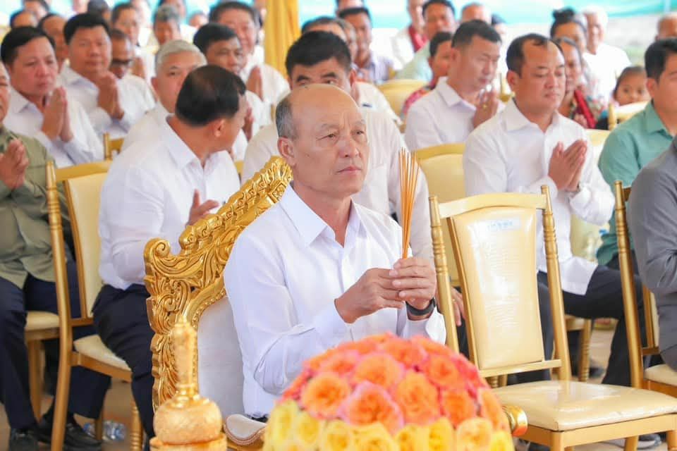 ឯកឧត្តម សៅ សុខា អញ្ជើញជាអធិបតីនៅក្នុងពិធីក្រុងពាលីមហាចេតិយតម្លៃ១៧០.០០០ដុល្លារសហរដ្ឋអាមេរិកនៅឃុំស្វាយរំពារស្រុកស្វាយទាបខេត្តស្វាយរៀង