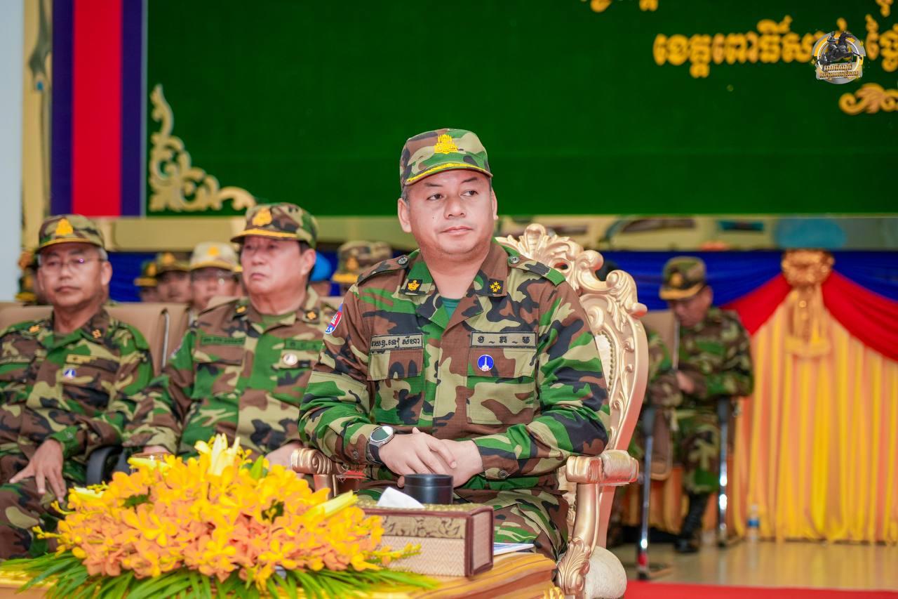 ឧបនាយករដ្ឋមន្ត្រី ទៀ សីហា បំពាក់គ្រឿងឥស្សរិយយស និងប្រគល់ប័ណ្ណសរសើរ-ប័ណ្ណថ្លែងអំណរគុណកងកម្លាំងចុះប្រតិបត្តិការរុករក និងសង្គ្រោះឧទ្ធម្ភាគចក្រ Z9MH-912