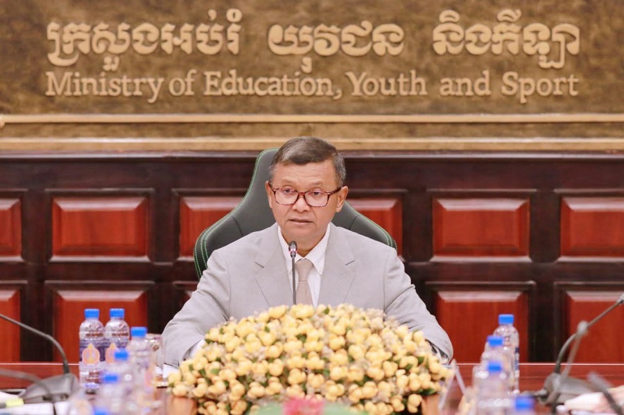 ឯកឧត្ដមបណ្ឌិតសភាចារ្យ ហង់ជួន ណារ៉ុន ឧបនាយករដ្ឋមន្ត្រី បានដឹកនាំកិច្ចប្រជុំដំបូង ដើម្បីប្រកាសសមាសភាព និងផ្តល់អនុសាសន៍ណែនាំតម្រង់ទិសដល់ក្រុមប្រឹក្សាភិបាលទីភ្នាក់ងារកម្ពុជាប្រឆាំងដូប៉ា និងគណ:កម្មការពាក់ព័ន្ធ
