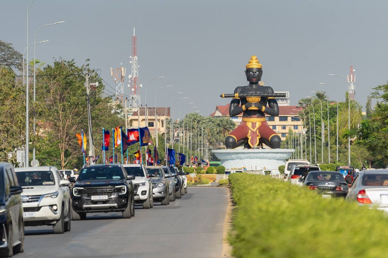 រដ្ឋបាលខេត្តបាត់ដំបងរៀបចំពិធីដង្ហែពានរង្វាន់ជ័យលាភីអង្គភាពផ្ដល់សេវាសាធារណៈគំរូ ឆ្នាំ២០២៤ លើវិស័យអប់រំ និងសុខាភិបាល