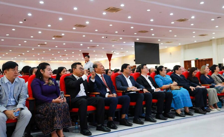 ទិវាអន្តរជាតិហ្វ្រង់កូហ្វូនី ឆ្នាំ២០២៥ បានរៀបចំឡើងក្រោមប្រធានបទ “ខ្ញុំរៀន ដូច្នេះខ្ញុំត្រូវធ្វើ! ការអប់រំកសាងពលរដ្ឋប្រកបដោយមនសិការ និងមានបំណិនក្នុងការដោះស្រាយបញ្ហាប្រឈមក្នុងពិភពលោក”