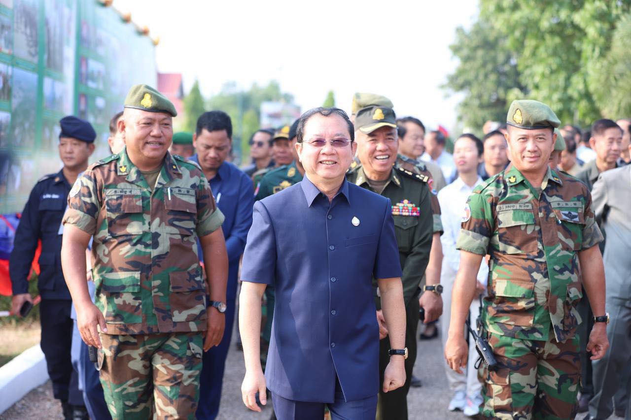 ដៃគូសម្ព័ន្ធមេត្រីភាពក្រសួងសុខាភិបាល និងក្រុមហ៊ុនសុខាអូតែល-រីសត អញ្ជើញចុះសំណេះសំណាលសួរសុខទុក្ខ នាយ-ពលទាហាន កងពលតូចថ្មើរជើងលេខ៥១