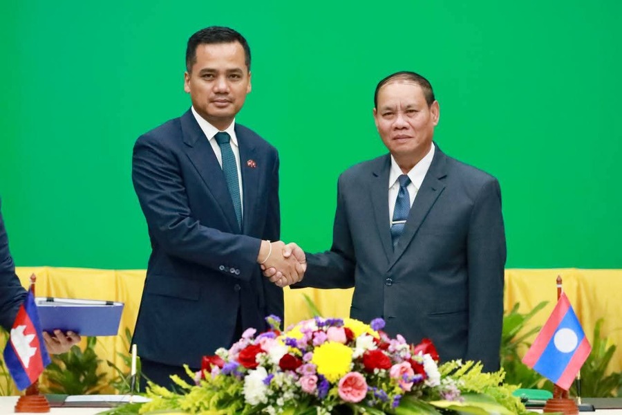 ឯកឧត្តមអភិសន្តិបណ្ឌិត ស សុខា និងឯកឧត្តមឧបនាយករដ្ឋមន្ត្រី រដ្ឋមន្ត្រីក្រសួងសន្តិសុខសាធារណៈឡាវ បានចុះហត្ថលេខាលើកំណត់ហេតុកិច្ចសហប្រតិបត្តិការឆ្នាំ២០២៥
