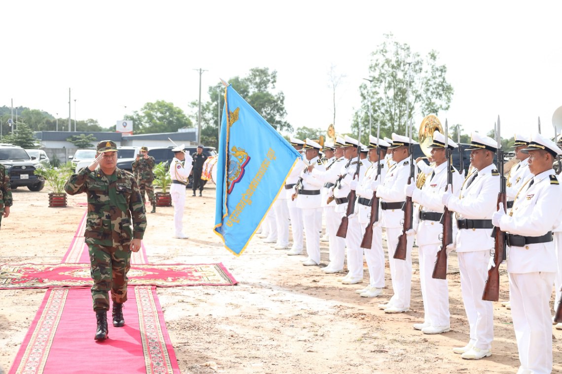 នាយឧត្តមសេនីយ៍ ទៀ សីហា អរគុណចំពោះនាវិកដែលបានចូលរួមយ៉ាងសកម្មក្នុងកិច្ចការពារបូរណភាពទឹកដី