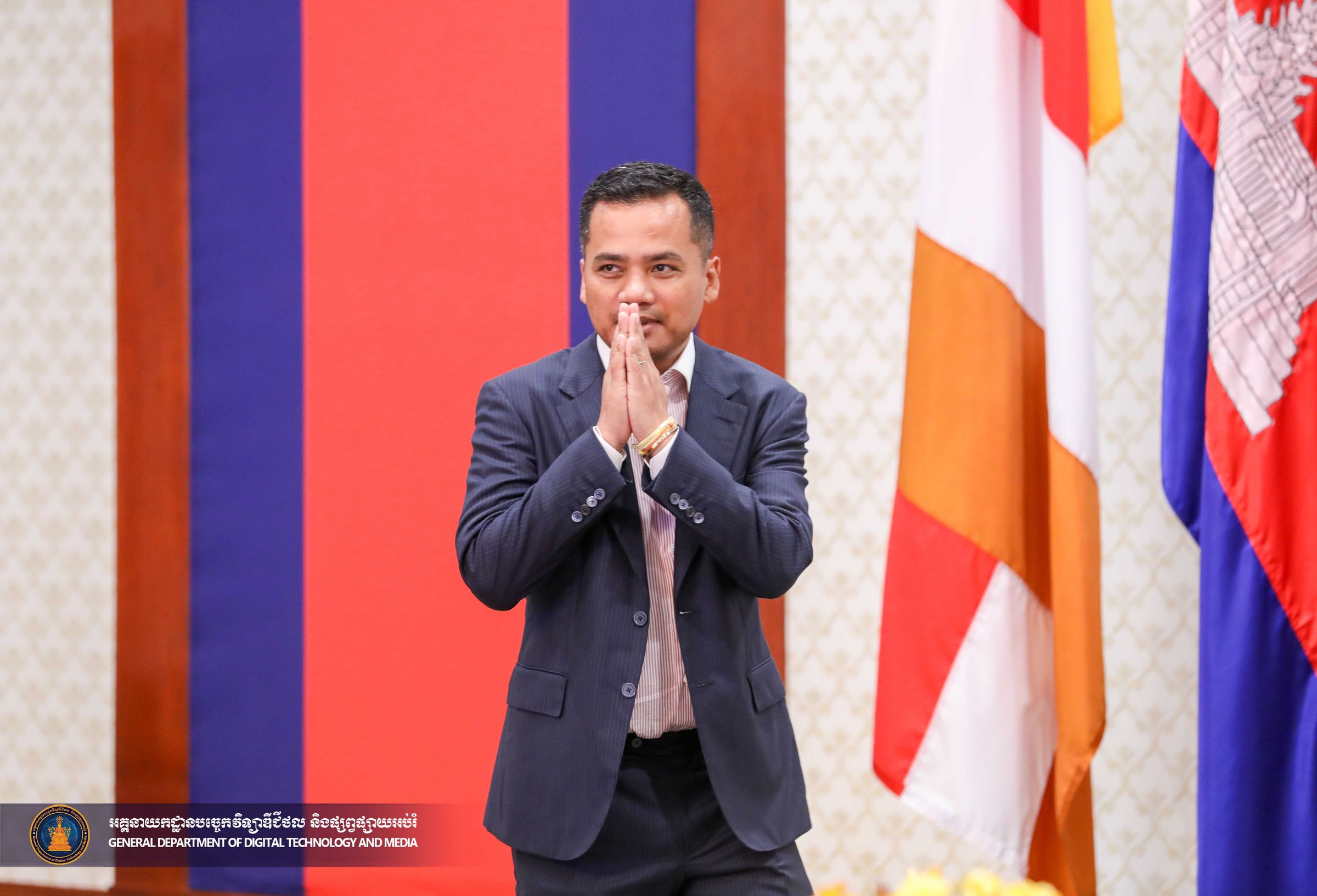 ឯកឧត្តមអភិសន្តិបណ្ឌិត ស សុខា អញ្ជើញដឹកនាំកិច្ចប្រជុំឆ្លងសេចក្តីព្រាងអនុក្រឹត្យស្តីពីការគ្រប់គ្រងការស្នាក់នៅ និងសន្តិសុខសុវត្ថិភាពតាមទីតាំងរស់នៅប្រមូលផ្តុំ