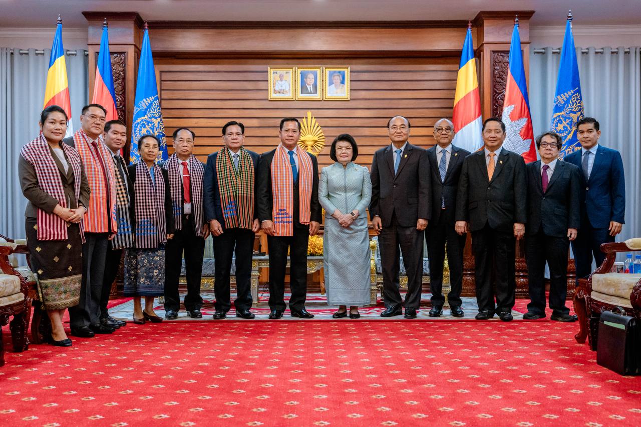 រដ្ឋសភាកម្ពុជា និងឡាវ ប្តេជ្ញាបន្តថែររក្សាលើកកម្ពស់ទំនាក់ទំនងជាប្រពៃណី កិច្ចសហប្រតិបត្តិការគ្រប់ជ្រុងជ្រោយ និងយូរអង្វែងនៃប្រទេសទំាងពីរ ដើម្បីសេចក្តីសុខ និងការរីកចម្រើន