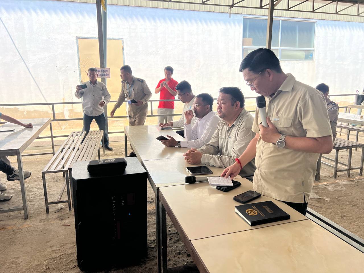 អ្នកនាំពាក្យក្រសួងការងារ បានបញ្ជាក់ថា៖ «រោងចក្រស្វាគមន៍បងប្អូនកម្មករ-កម្មការិនី ដែលចង់ទៅធ្វើការនៅទីតាំងថ្មី ចំណេកឯបងប្អូនដែលមិនចង់ទៅនឹងទទួលបានអត្ថប្រយោជន៍ពីរោងចក្រស្របតាមច្បាប់»