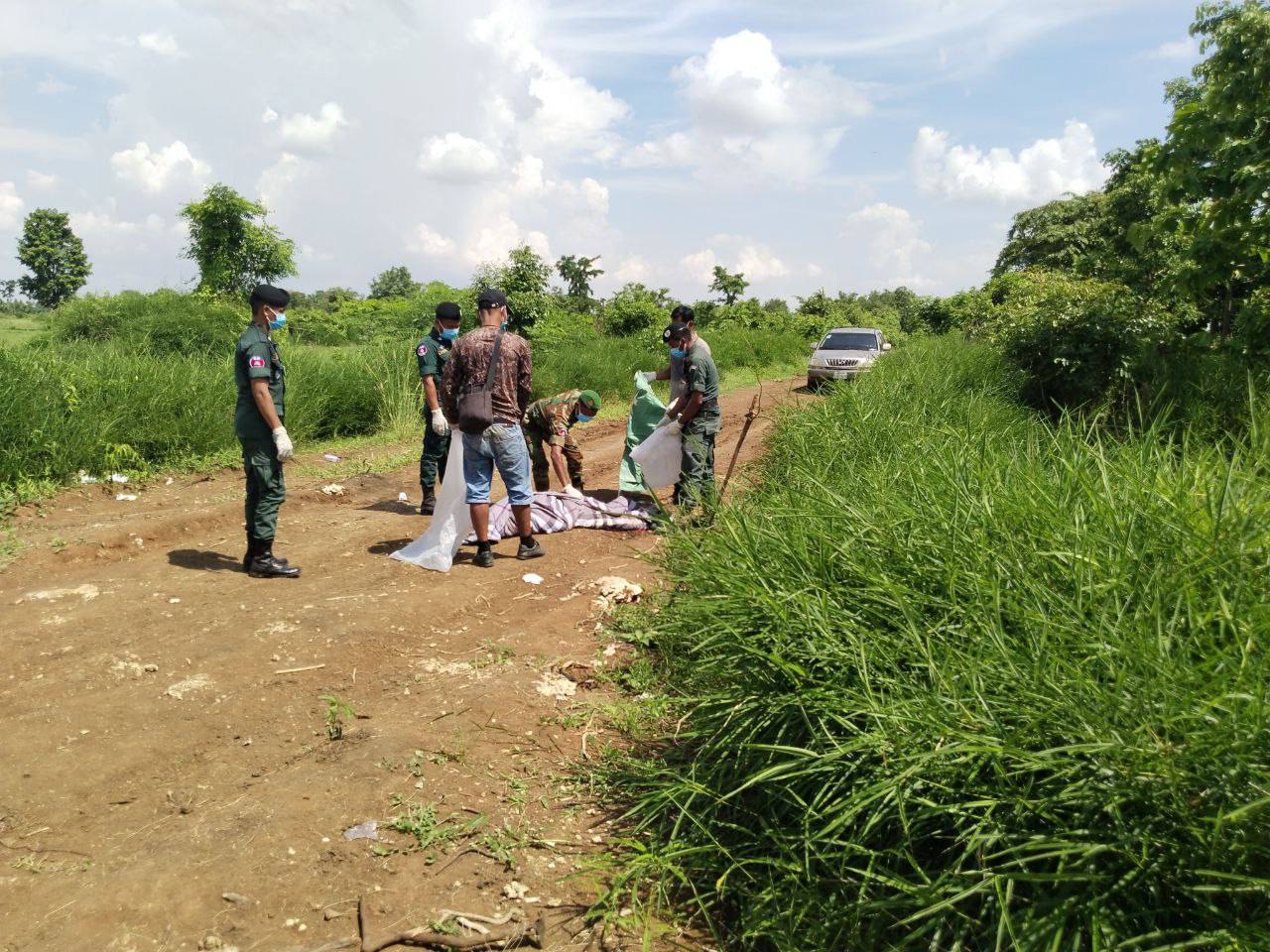 Update: ឃាត់ខ្លួនជនបរទេស ចំនួន ០៣នាក់ និងរឹបអូសរថយន្តស៊េរីទំនើប ចំនួន ០២គ្រឿង ពាក់ព័ន្ធករណី ដឹកសាកសពជនរងគ្រោះម្នាក់យកទៅកប់ចោលក្នុងព្រៃ...!