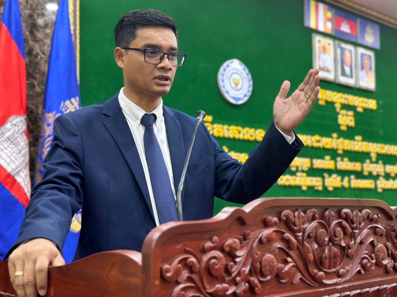 មន្ត្រីជាន់ខ្ពស់ក្រសួងការងារ៖ «ការជ្រើសរើស និងការបញ្ជូនពលករទៅប្រទេសកូរ៉េ ពីក្រុមហ៊ុនឯកជន សាលាបណ្តុះបណ្តាល និងសមាគមណាមួយ គឺជារឿងខុសច្បាប់ដែលមិនអាចអត់ឱនបានឡើយ»