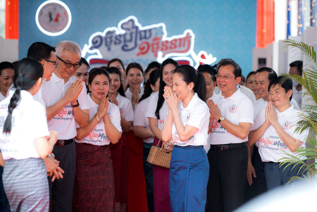 ក្រសួងការងារ បរិច្ចាគថវិកា ចំនួន ១១១,១១១,១១១ រៀល ជូនមូលនិធិគន្ធបុប្ផាកម្ពុជា ដើម្បីគាំទ្រយុទ្ធនាការ «១ម៉ឺនរៀល ១ម៉ឺននាក់» ដែលផ្ដួចផ្ដើម និងដឹកនាំដោយលោកជំទាវបណ្ឌិតស្ត្រីទី១នៃកម្ពុជា