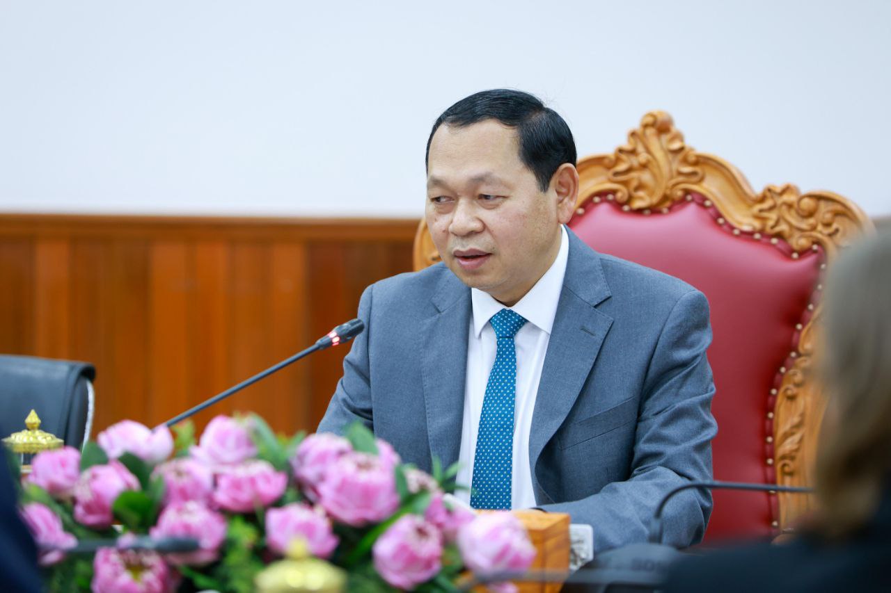 ឯកឧត្តម ឆាយ ឫទ្ធិសែន បានអនុញ្ញាត្តជូនតំណាងស្ថានទូតអាល្លឺម៉ង់ប្រចាំនៅព្រះរាជាណាចក្រកម្ពុជា និងក្រុមការងារបេសកកម្មធនាគាអភិវឌ្ឍន៍អាល្លឺម៉ង់ (KfW) ទីភ្នាក់ងារបារាំងសម្រាប់ការអភិវឌ្ឍន៍ (AFD) និងសហភាពអ៊ឺរ៉ុប (EU) ចូលជួបសម្តែងការគួរសម និងពិភាក្សាការងារ
