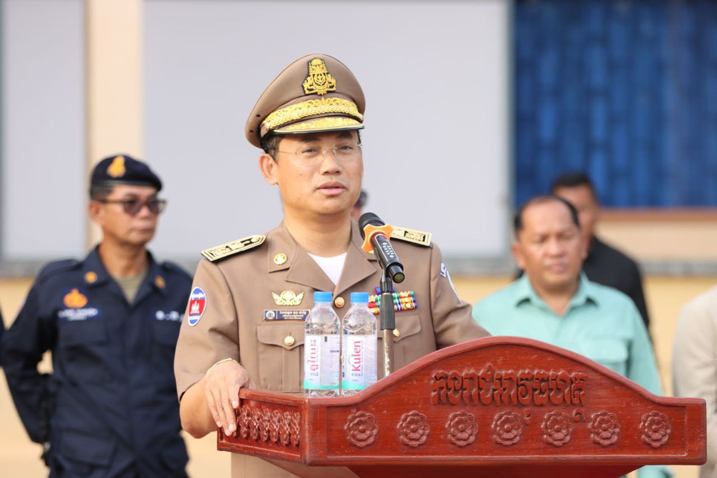 អភិបាលខេត្តកំពង់ធំ ជួបសំណេះសំណាល  និងជូនដំណើរ នាយទាហាន នាយទាហានរង នៃកងរាជអាវុធហត្ថខេត្តកំពង់ធំ ទៅបន្តហ្វឹកហាត់នៅមជ្ឈមណ្ឌលហ្វឹកហ្វឺន កងរាជអាវុធហត្ថភ្នំជុំសែនរីករាយ ខេត្តកំពង់ឆ្នាំង