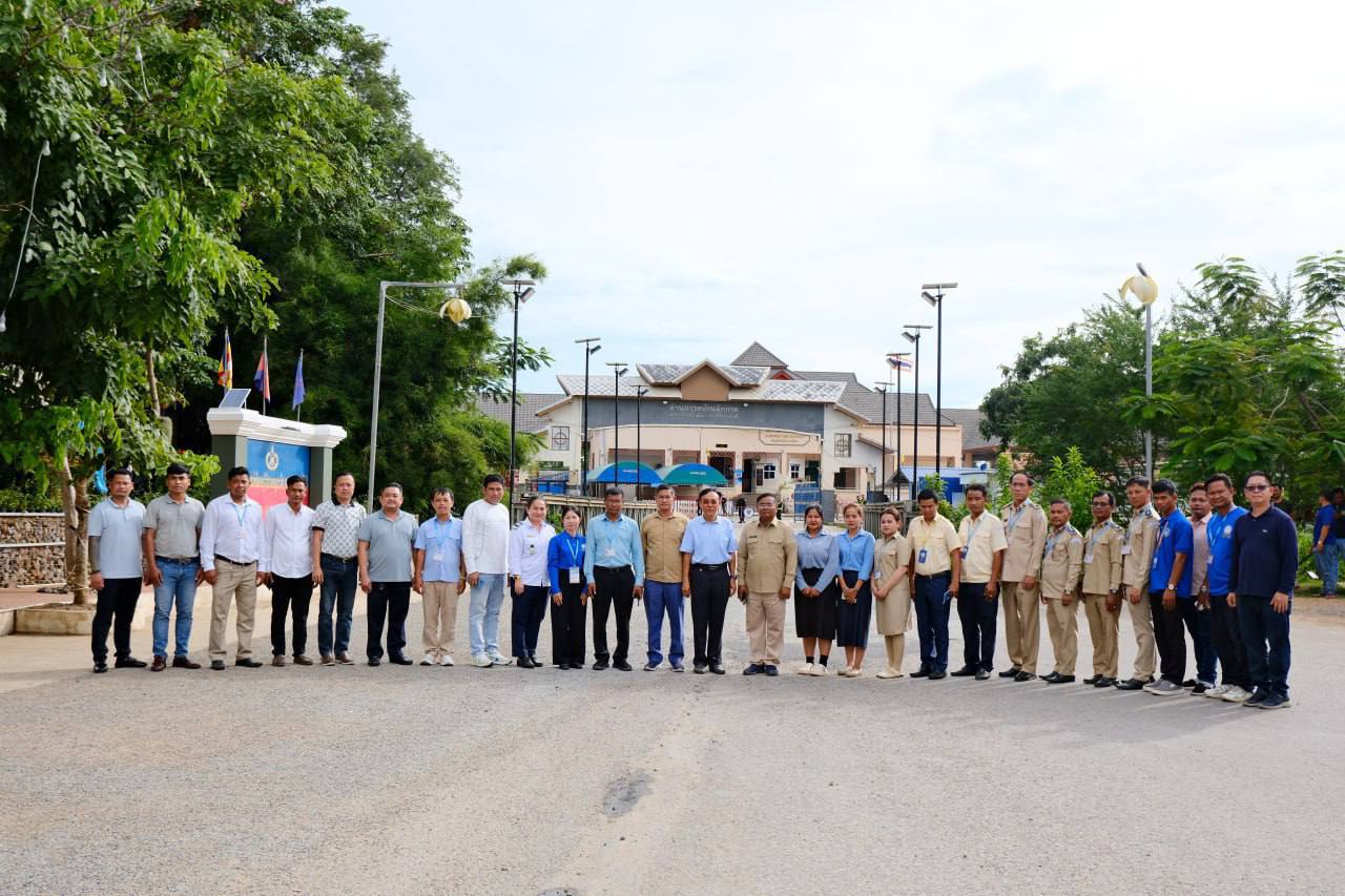 គយថៃប្រចាំខេត្តច័ន្ទបុរី ប្រទេសថៃ បានសុំជួបសមត្ថកិច្ចភាគីកម្ពុជា នៅចំនុចស្ពានព្រំដែន ដើម្បីចរចានាំបន្លែ និងផ្លែឈើចូលមកកម្ពុជាដូចមុន ខណៈកម្ពុជាតបវិញថា គឺអាស្រ័យលើភាគីថៃទេ កម្ពុជានឹងដើរតាមក្រោយ