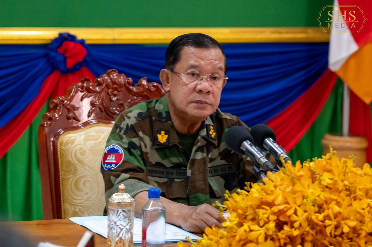 សម្តេចតេជោ ហ៊ុន សែន នាយឧត្តមសេនីយ៍ផុតលេខ «ផ្កាយមាស៥» អញ្ជើញចុះទៅតំបន់ព្រំដែនកម្ពុជា-ថៃ ដើម្បីសុខទុក្ខកងទ័ព និងប្រជាពលរដ្ឋនៅទីនោះ