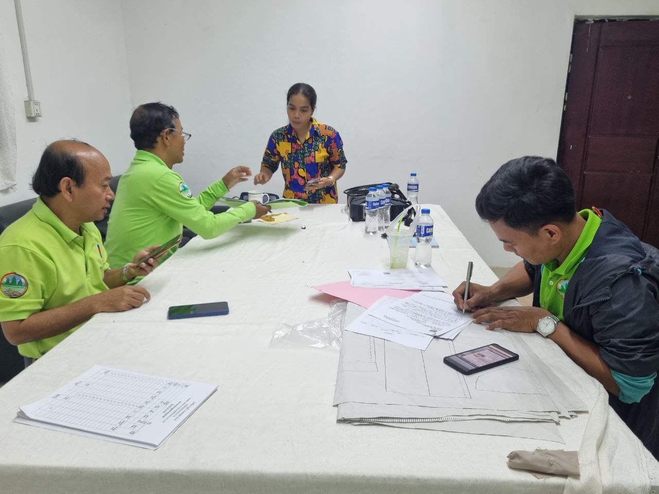 ក្រុមហ៊ុន XIN MEI FUSHI (CAMBODIA) CO.,LTD. ប្រើប្រាស់កម្ទេចកំណាត់ និងជ័រដុតដំណើរការឡចំហាយទឹកបង្កឲ្យប៉ះពាល់ដល់បរិស្ថាន
