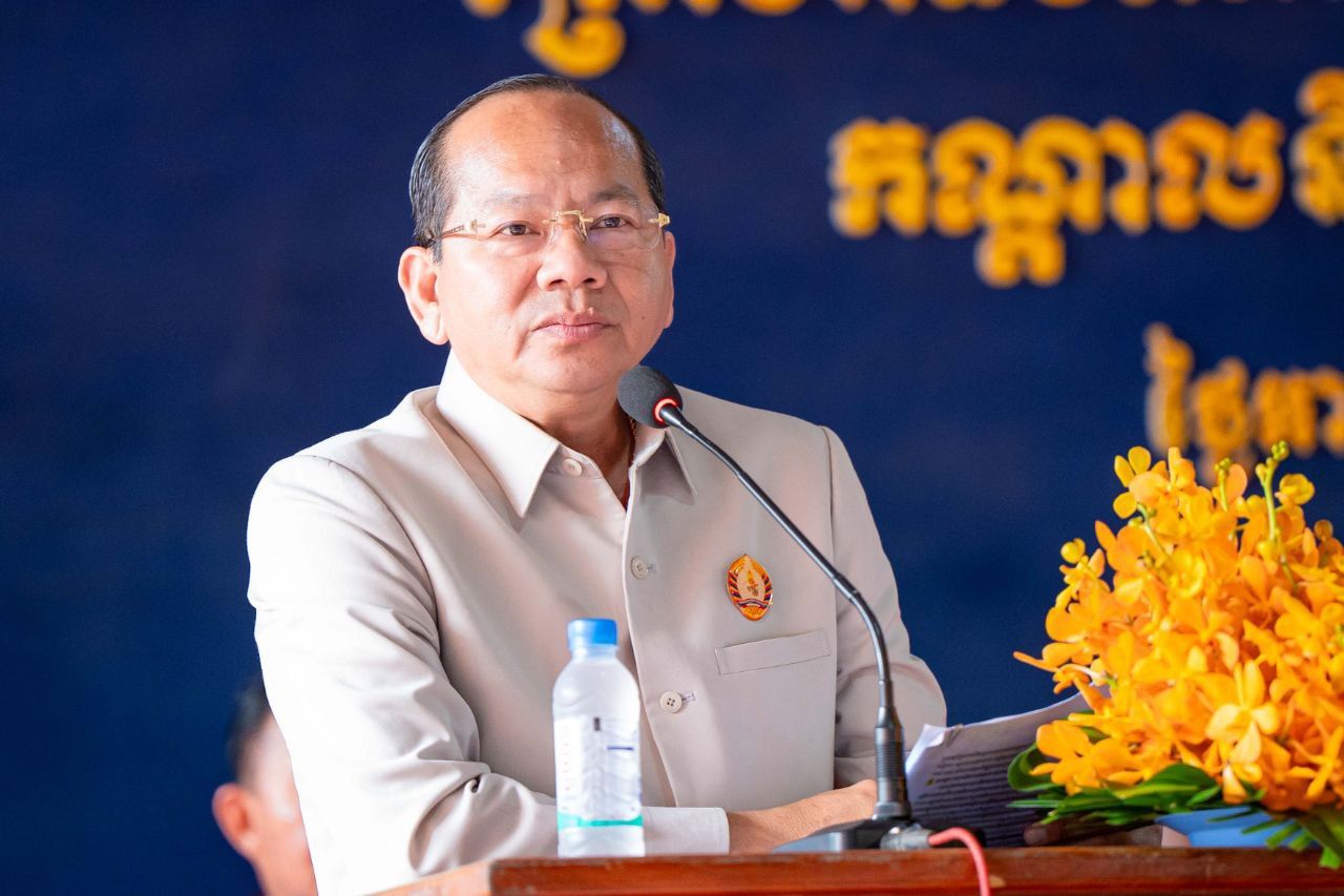 ប្រធានគណបក្សខេត្តកំពតក្នុងនាមមន្ត្រីបក្សយើងត្រូវគោរព ស្រឡាញ់ និងបំរើពលរដ្ឋដោយភាពស្មោះត្រង់