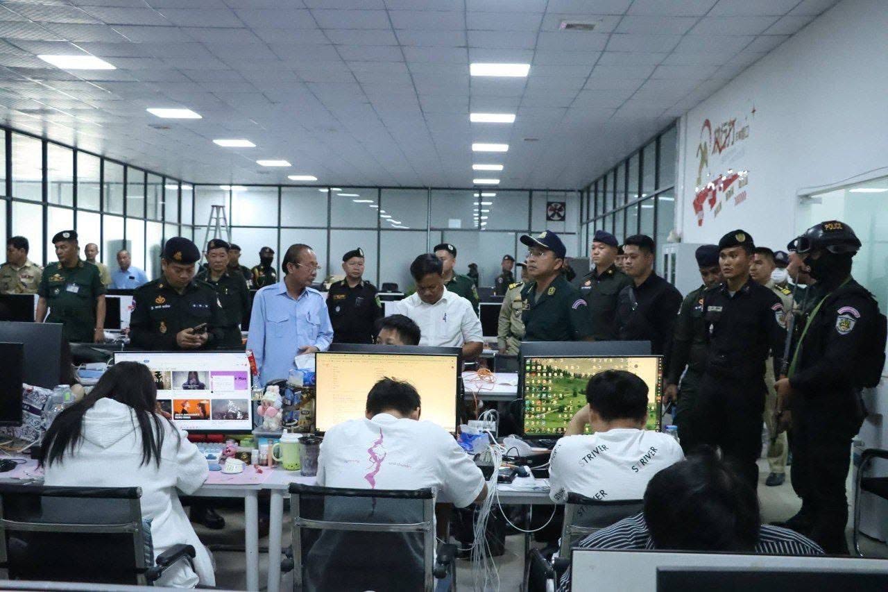 រយៈពេល២០ថ្ងៃ នៃយុទ្ធនាការបោសសម្អាតបទល្មើសតាមប្រព័ន្ធអនឡាញសមត្ថកិច្ចរាជធានី ខេត្ត ចំនួន៧ បង្ក្រាបបាន ២០ទីតាំង និងឃាត់ខ្លួនមនុស្សជាង ១ ៣០០នាក់