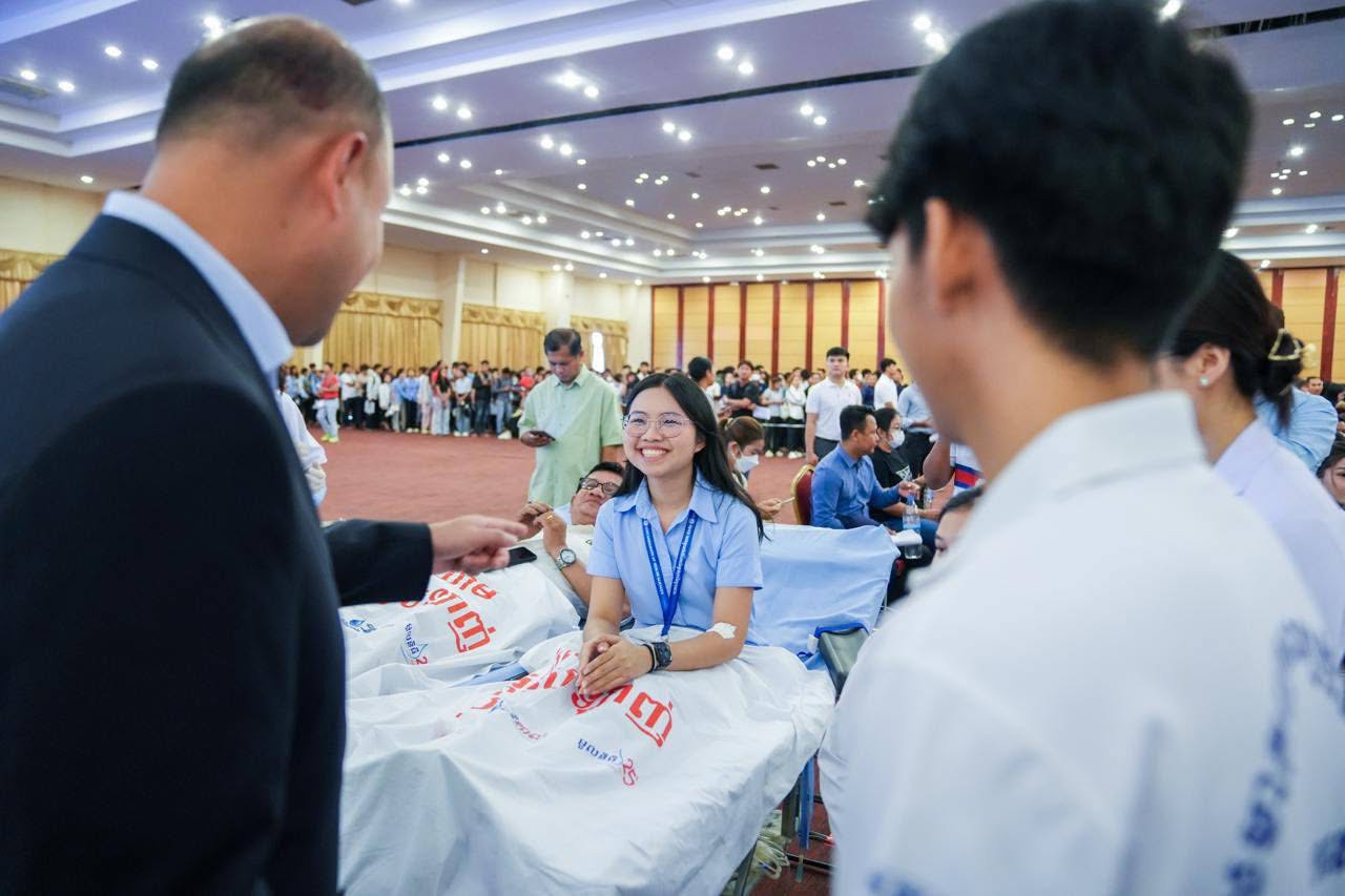 លោក ហ៊ុន ម៉ានី៖ «អ្នកសមរភូមិក្រោយមិនបានលះបង់សាច់ស្រស់ឈាមស្រស់នៅលើសមរភូមិ ក៏យើងអាចផ្តល់ឈាមរបស់យើងដើម្បីសង្រ្គោះជីវិតបានដូចគ្នា»