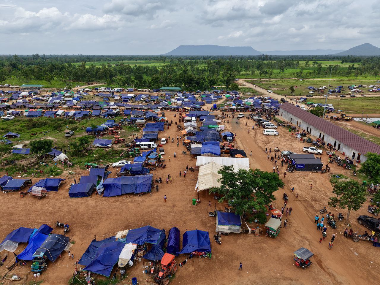 ទូទាំងខេត្តព្រះវិហារ មានប្រជាពលរដ្ឋជម្លៀសចេញពីផ្ទះសំបែងដោយសារសង្គ្រាម មានចំនួន ១១,៥៥៨ គ្រួសារ ស្មើនឹង ២៧,០៥៣ នាក់