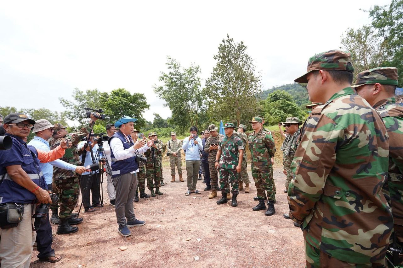 BREAKING NEWS: អ្នកនាំពាក្យក្រសួងការពារជាតិ បានបញ្ជាក់ថា «ថៃបានបញ្ជូនកងទ័ព និងសព្វាវុធ គ្រឿងចក្រ និងរាយបន្លាលួច ចូលតំបន់អានសេះ និងតំបន់ផ្សេងទៀត ដែលជាដែនអធិបតេយ្យកម្ពុជា»