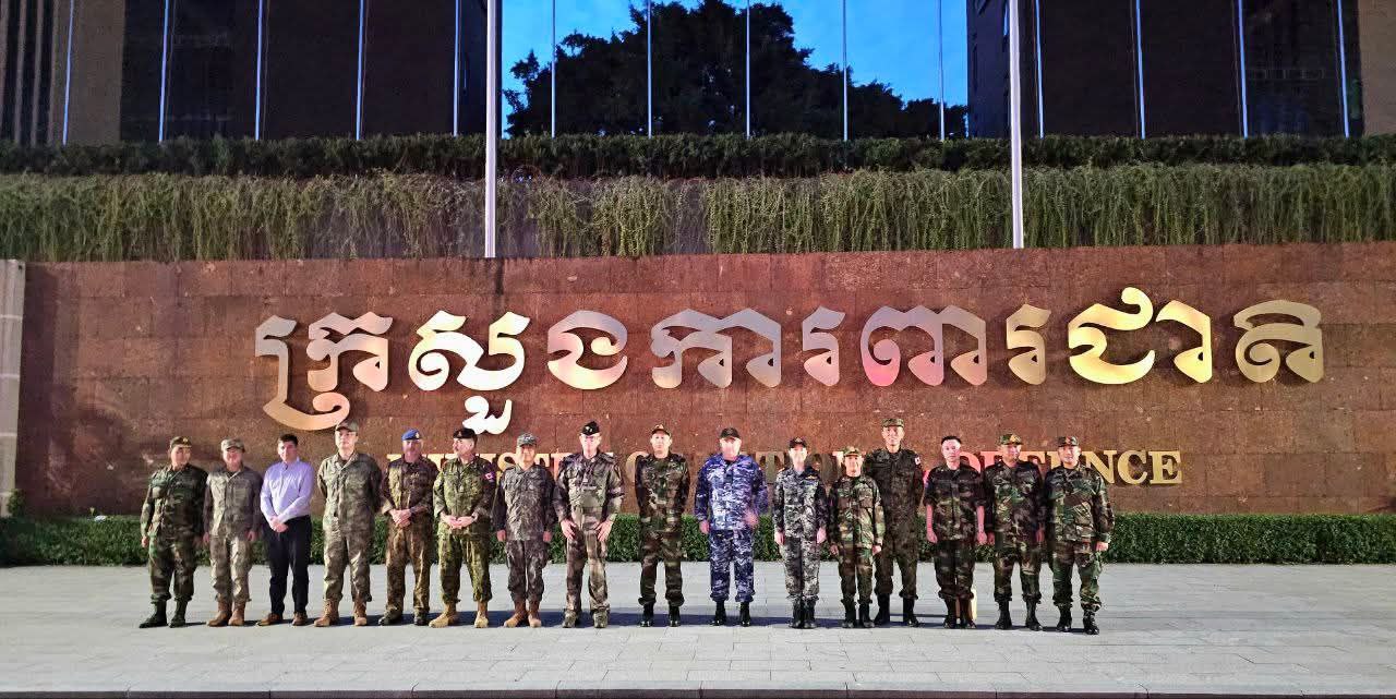 ក្រុមអនុព័ន្ធយោធាបរទេសប្រចាំកម្ពុជា (MACPP) ចំនួន ០៩ ប្រទេស បានធ្វើដំណើរឆ្ពោះទៅខេត្តឧត្តរមានជ័យ ដើម្បីពិនិត្យមើលទីតាំងជាក់ស្តែង និងទីតាំងស្នាក់នៅរបស់ជនភៀសសឹក