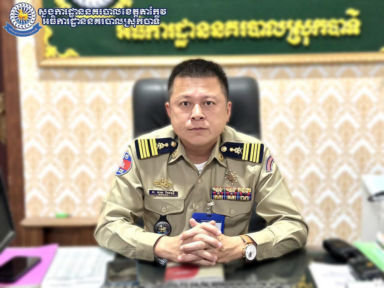 នគរបាលស្រុកបាទី ឃាត់ខ្លួនក្រុមដាវសាំមូរ៉ៃ និងកាំបិតផ្គាក់ ចំនួន ០៥នាក់ ពាក់ព័ន្ធដេញកាប់បំផ្លាញម៉ូតូយុវជនម្នាក់ លើផ្លូវជាតិលេខ៣