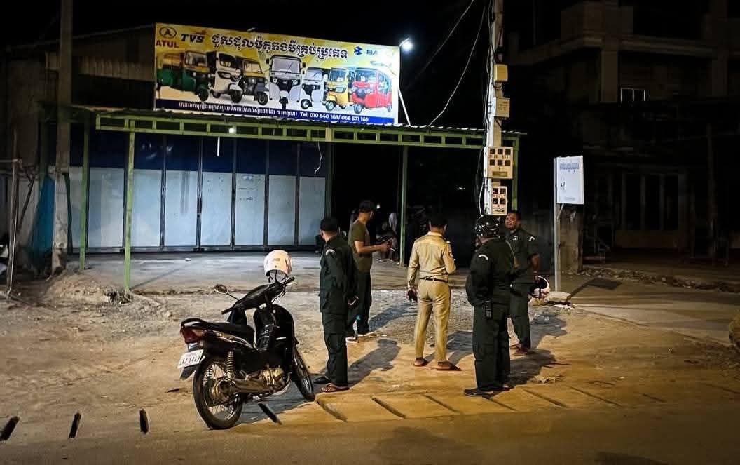 កម្មកររោងចក្រពីរ ប្តី-ប្រពន្ធ ទើបបង់រំលស់ម៉ូតូ ០១ គ្រឿង ជិះបាន៧ខែ ត្រូវចោរស្ទាក់កាប់ប្លន់នៅក្បែរប៉ុស្តិ៍នគរបាលក្រាំងពង្របានសម្រេចដោយសុវត្ថិភាព