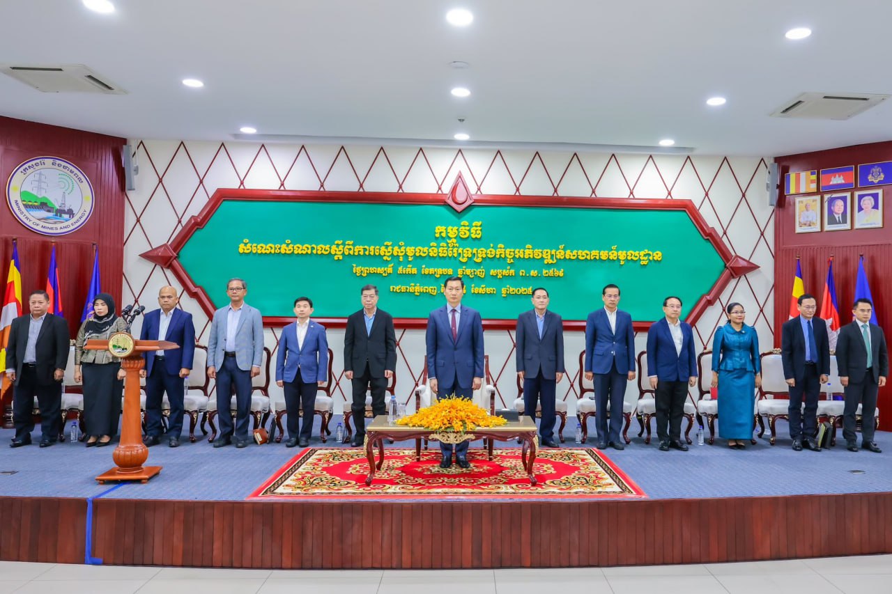 លុយ “មូលនិធិរ៉ែ” គិតចាប់ពីឆ្នាំ២០១៥-២០២៥ ប្រមាណជិត ១០ លានដុល្លារ ត្រូវផ្តល់ជូនឃុំ-សង្កាត់ទូទាំងប្រទេសសម្រាប់ជួយផ្នែកហេដ្ឋារចនាសម្ព័ន្ធ ទឹក វិស័យអប់រំ និងសុខាភិបាល