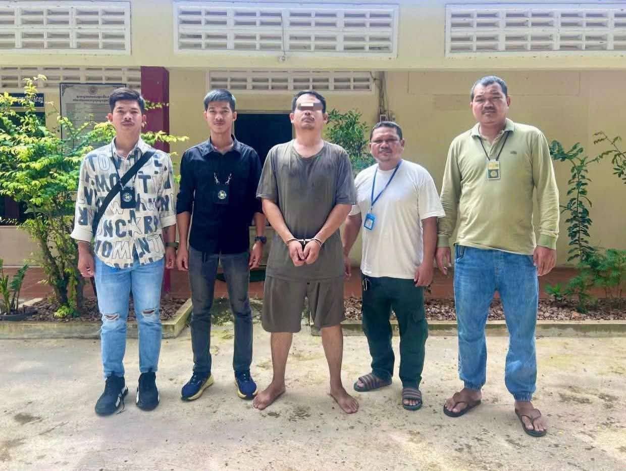 Update: ជម្លោះក្នុងគ្រួសាររឿងដណ្តើមកូនគ្នា មន្ត្រីយោធាម្នាក់ ស្ទាក់បាញ់បាញ់ប្រពន្ធ កូន ម្តាយក្មេក និងអ្នកបើកបររថយន្តតាក់ស៊ី បណ្តាលឱ្យស្លាប់ម្នាក់ របួសធ្ងន់៣នាក់ កំពុងជួយសង្គ្រោះនៅមន្ទីរពេទ្យ