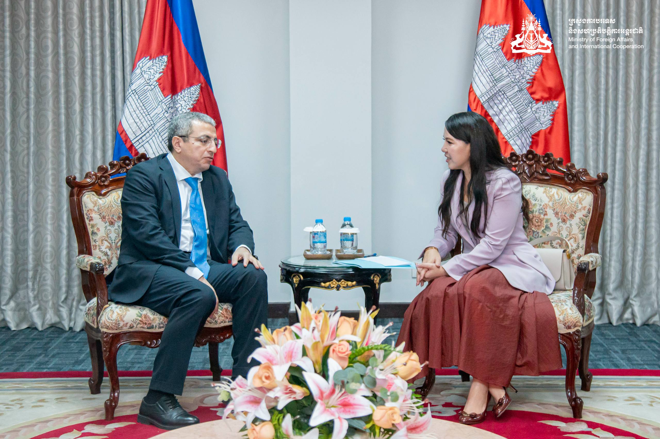 «កម្ពុជាប្តេជ្ញាចិត្តយ៉ាងម៉ឺងម៉ាត់ចំពោះកិច្ចខិតខំប្រឹងប្រែងបន្តការដោះស្រាយដោយសន្តិវិធី និងអនុវត្តឲ្យបានពេញលេញនូវកិច្ចព្រមព្រៀងនានា ដើម្បីឆ្ពោះទៅរកប្រក្រតីភាពនៃទំនាក់ទំនងទ្វេភាគីរវាង កម្ពុជា-ថៃ»