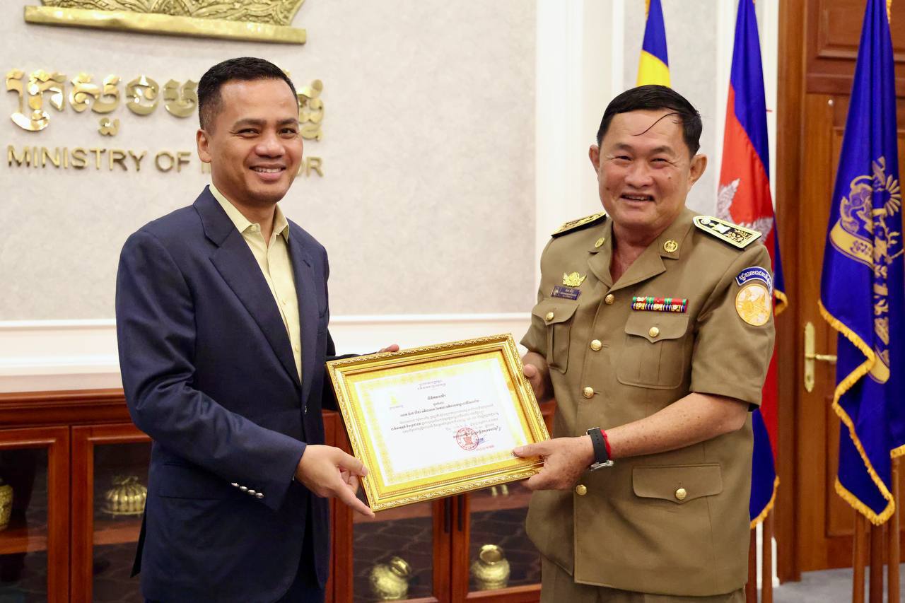 លោក ប៉ាង លីដា អភិបាលរងខណ្ឌពោធិ៍សែនជ័យ ត្រូវបានរដ្ឋមន្ត្រីក្រសួងមហាផ្ទៃ អនុញ្ញាតឱ្យចូលជួប ដើម្បីត្រៀមធ្វើបទបង្ហាញក្នុងសន្និបាតរដ្ឋបាលរាជធានី និងសន្និបាតក្រសួងមហាផ្ទៃ នាពេលខាងមុខ!