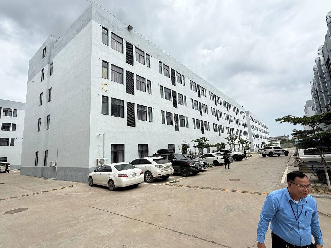 អាជ្ញាធរកម្ពុជា ចាត់វិធានព្យួរអាជ្ញាប័ណ្ណ ចំពោះកាស៊ីណូ «ស៊ីលវើរ ស្តារ» នៅក្រុងបាវិត បន្ទាប់ពីរកឃើញមានជាប់ពាក់ព័ន្ធនឹងបទល្មើសឆបោកតាមប្រព័ន្ធបច្ចេកវិទ្យា