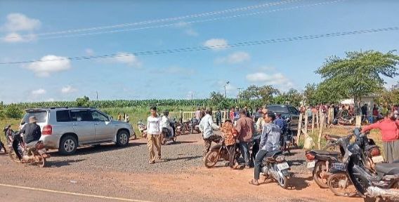 កម្មករចម្ការចេកជាច្រើននាក់ផ្ទុះការតវ៉ាខណ:ទាមទារបើកប្រាក់ខែពីវៀតណាម ហើយថែមទាំងដកមេការខ្មែរចេញពីក្រុមហ៊ុន