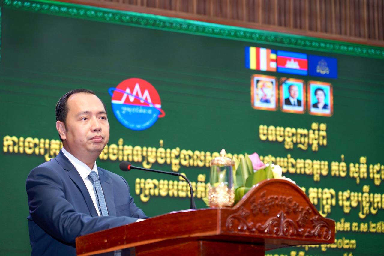 មន្ត្រីជាន់ខ្ពស់ក្រសួងមុខងារសាធារណៈធ្វើបទបង្ហាញលើការងារគ្រប់គ្រងនិងកែទម្រង់រដ្ឋបាលសាធារណៈ ជូនដល់ថ្នាក់ដឹកនាំ មន្រ្តីរាជការនៃក្រសួងព័ត៌មាន