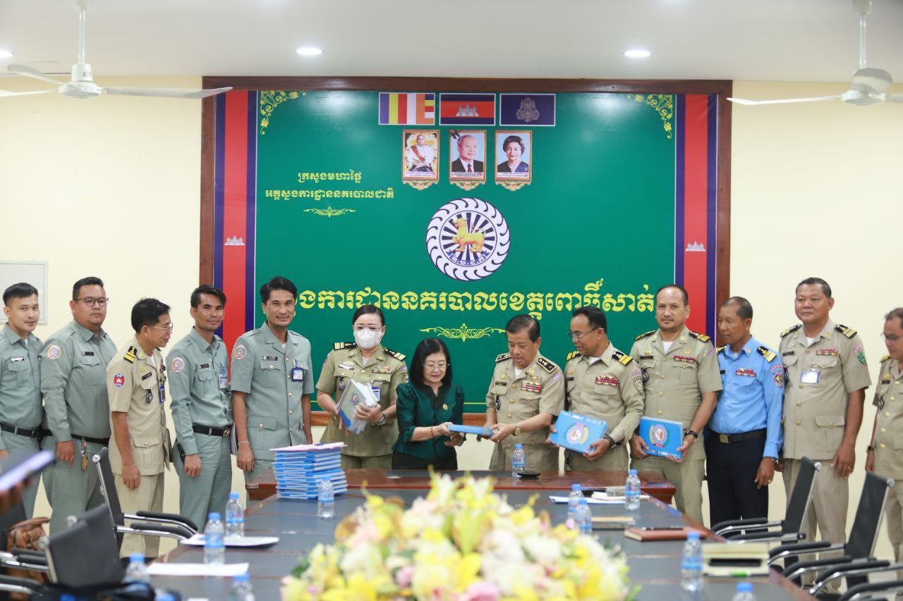 លោកជំទាវ សាខឿន សាវ៉ាតឌី ដឹកនាំក្រុមការងារនៃគណៈកម្មការជាតិ ប្រឆាំងទារុណកម្ម ចុះត្រួតពិនិត្យនីតិវិធីឃាត់ខ្លួន និងបន្ទប់ឃាត់ខ្លួនជនសង្ស័យបណ្តោះអាសន្ន នៅស្នងការដ្ឋាននគរបាលខេត្តពោធិ៍សាត់